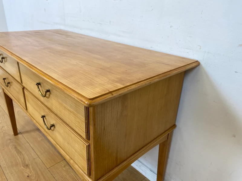 Hochwertige helle Mid-Century Kommode aus vollem Holz mit Schubladen & Messinggriffen I Sideboard Anrichte Schubladenkommode Schrank Wäschekommode Flurkommode Vintage 50er 60er