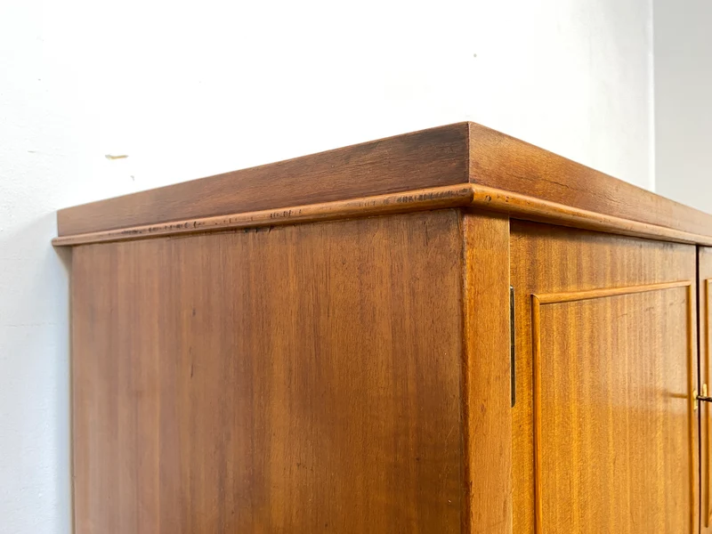 Imposante und sehr geräumige 30er Jahre Art Deco Anrichte aus vollem Holz mit innenliegenden Schubladen I Schrank Sideboard Kommode Wäschekommode Wickelkommode Vintage I