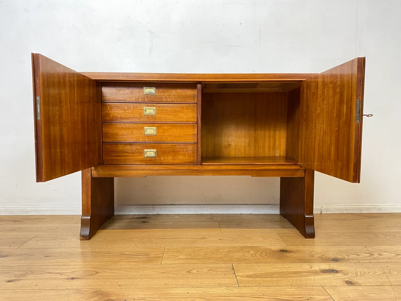 Imposante und sehr geräumige 30er Jahre Art Deco Anrichte aus vollem Holz mit innenliegenden Schubladen I Schrank Sideboard Kommode Wäschekommode Wickelkommode Vintage I