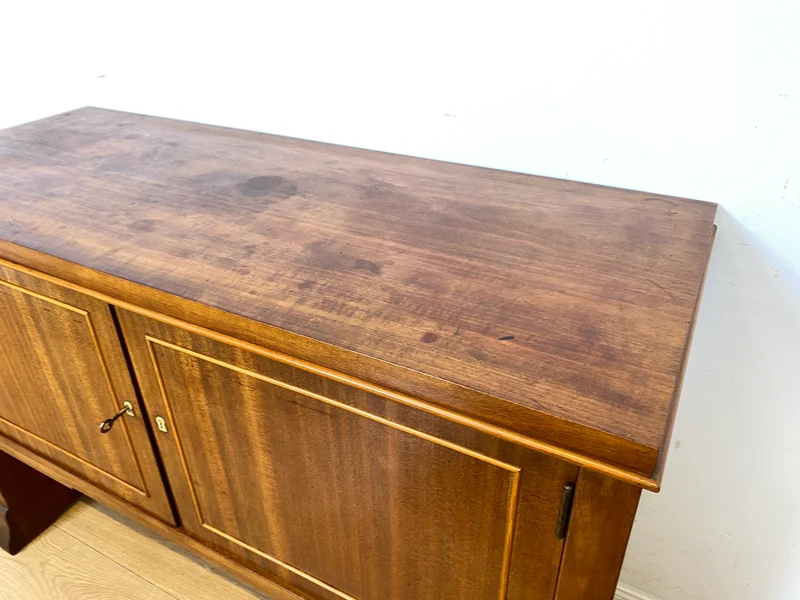 Imposante und sehr geräumige 30er Jahre Art Deco Anrichte aus vollem Holz mit innenliegenden Schubladen I Schrank Sideboard Kommode Wäschekommode Wickelkommode Vintage I