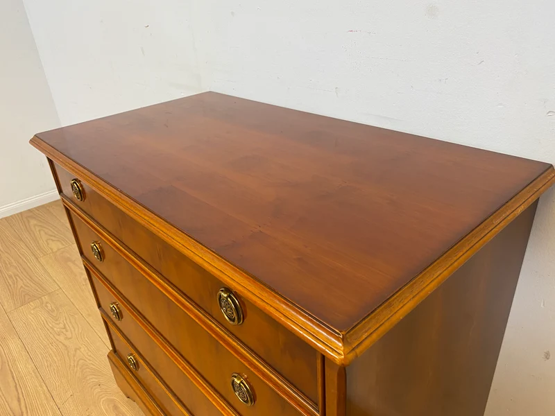 Hochwertige Stilmöbel Kommode , ein Original von Heldense im Stile des Biedermeier mit Schubladen