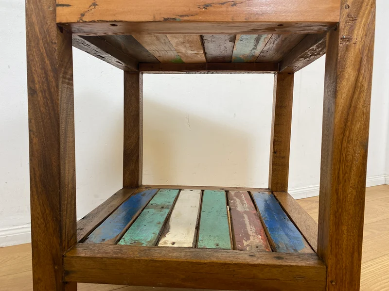 Einzigartige und nachhaltige Ablage handgefertigt aus altem Bootsholz in Originalfarben