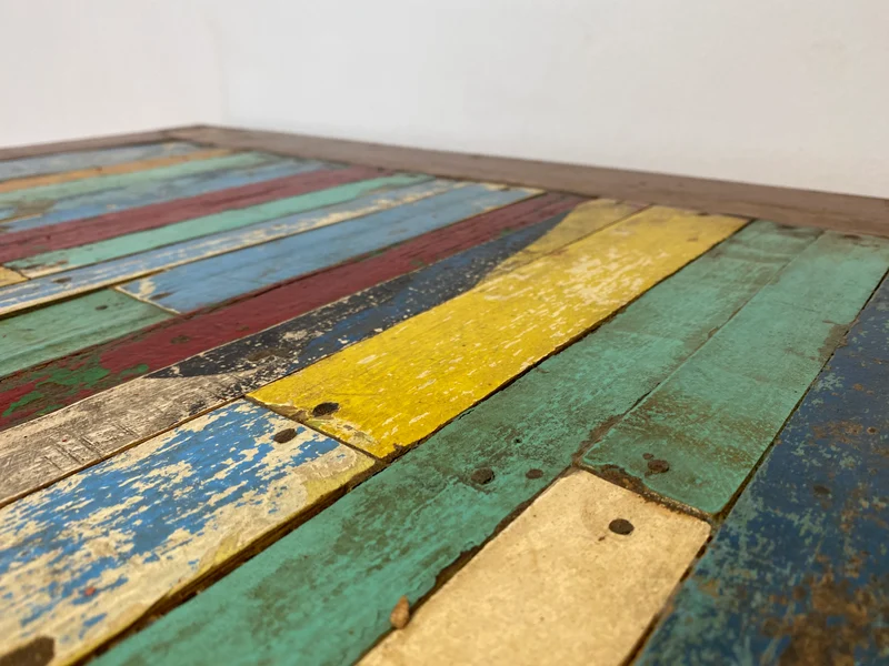 Einzigartiger und nachhaltiger Bartisch handgefertigt aus altem Bootsholz I Teakholz massiv in Originalfarben