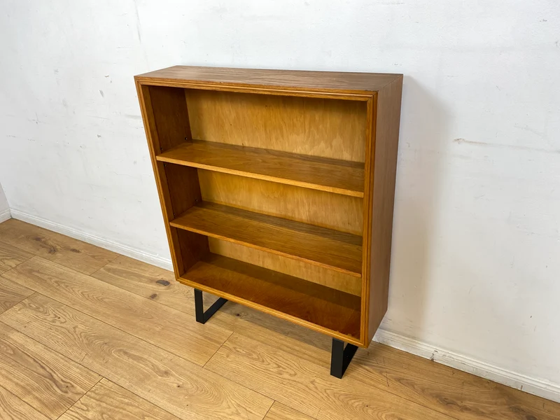 Stilvolles helles Mid-Century Regal , Vollholz, mit verstellb. Regalböden & neuen Metallfüßen I Holzregal Bücherregal Bücherschrank Küchenregal Regalwand Vintage Retro 60er I