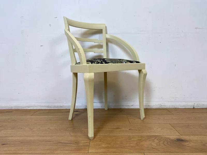 Formschöner und stabiler weißer antiker Armlehnstuhl mit wunderschönem Pfauenstoff I Stuhl Sessel Armchair Schreibtischstuhl Lesestuhl Lesesessel Jugendstil Vintage I
