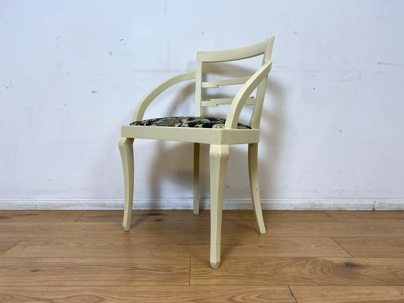 Formschöner und stabiler weißer antiker Armlehnstuhl mit wunderschönem Pfauenstoff I Stuhl Sessel Armchair Schreibtischstuhl Lesestuhl Lesesessel Jugendstil Vintage I