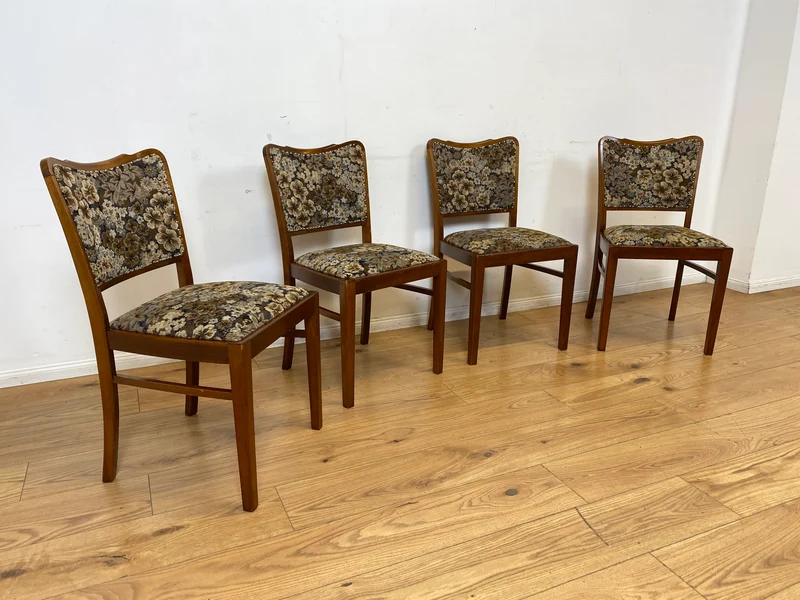 Set aus 4 eleganten und stabilen 50er Jahre Stühle mit floralem Originalbezug I 4er Esszimmerstühle Holzstühle Küchenstühle Dining Chairs Blumen Mid-Century Vintage 60er I