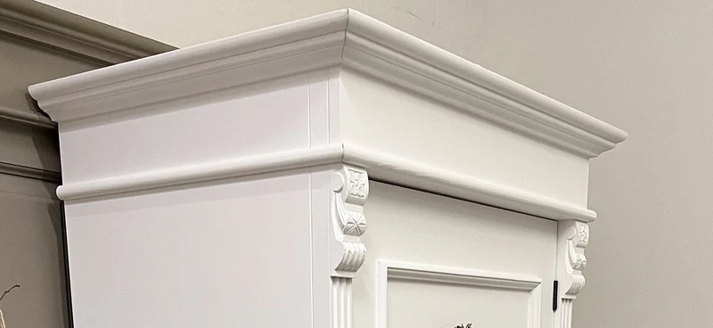 Capalée - Großer Massivholz-Badezimmerschrank im Landhausstil
