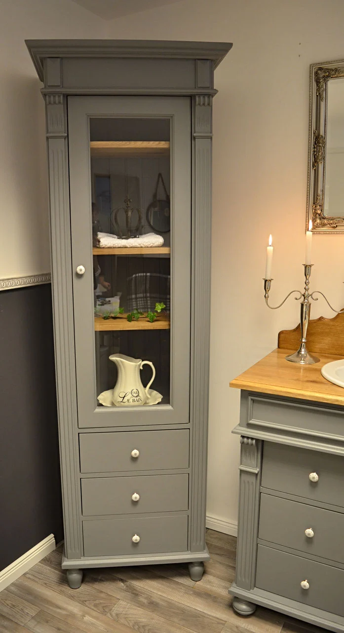 Nelio Eleganter Hochschrank mit Glastür im Gründerzeit-Stil