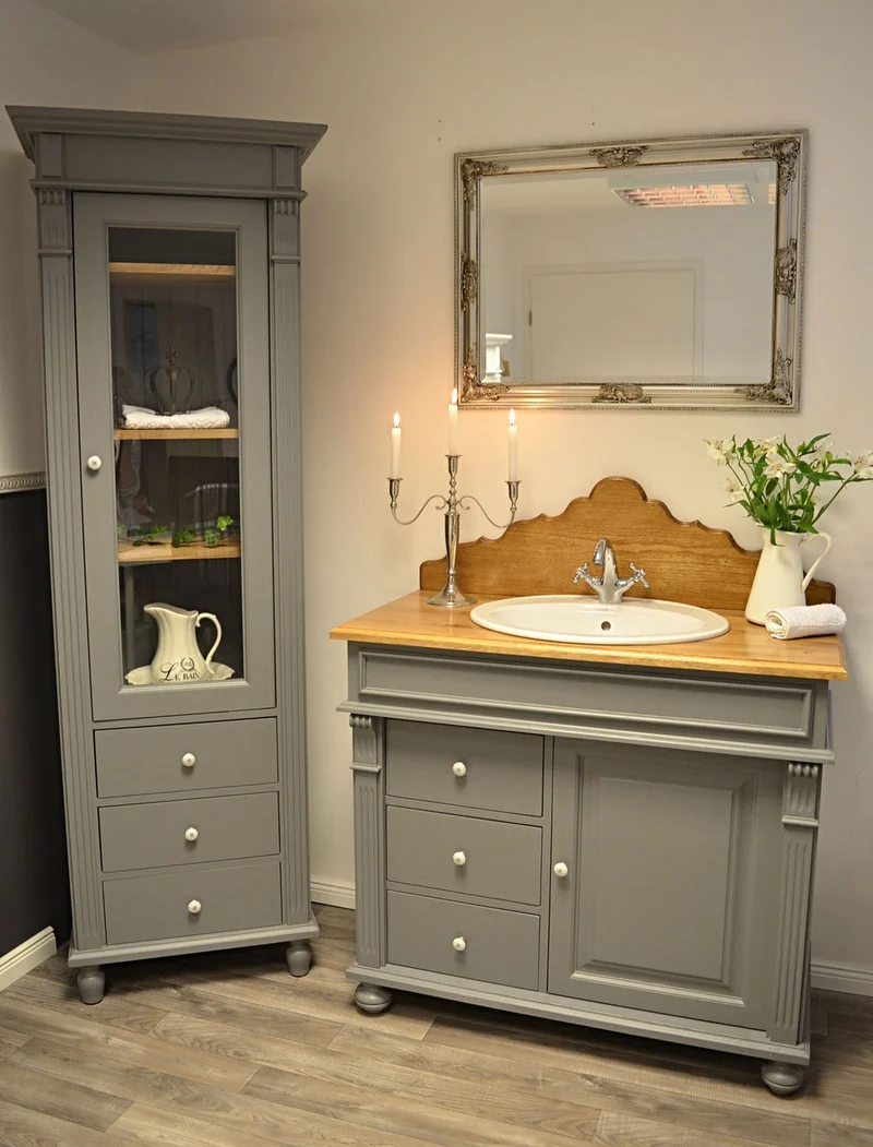 Nelio Eleganter Hochschrank mit Glastür im Gründerzeit-Stil