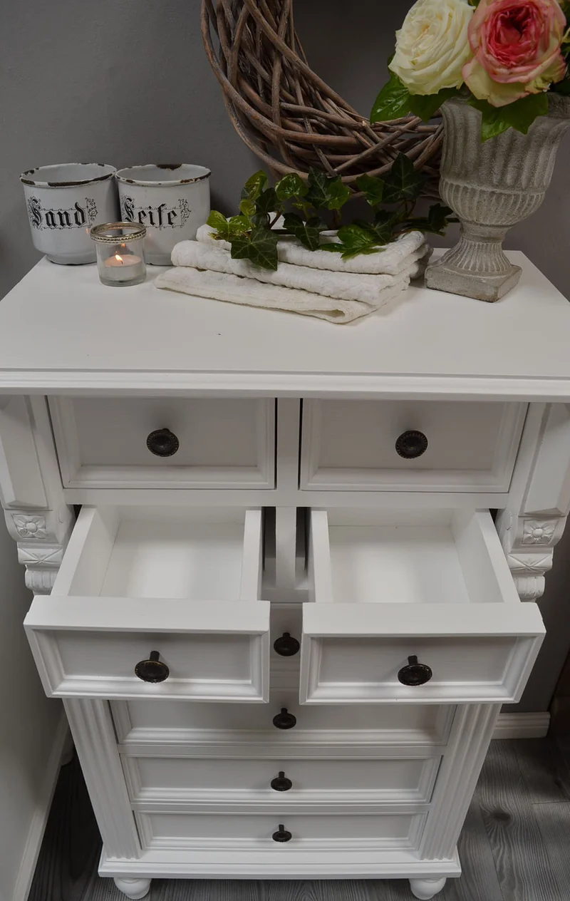 Élaine - Kleiner Hochschrank im Gründerzeit-Stil, Landhaus-Möbel Massivholz weiß