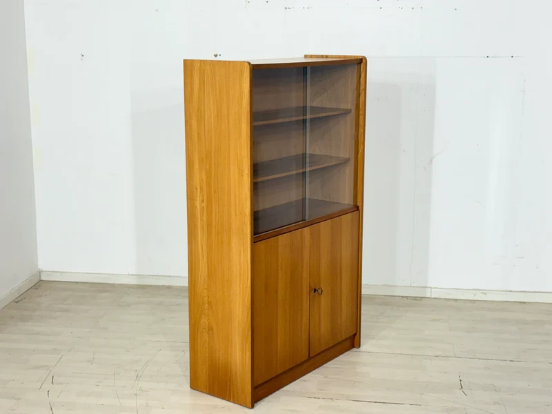 Mid-Century Vitrine / Hoher Schrank – 60er Jahre Vintage Highboard – Rüster (Ulme) Holz
