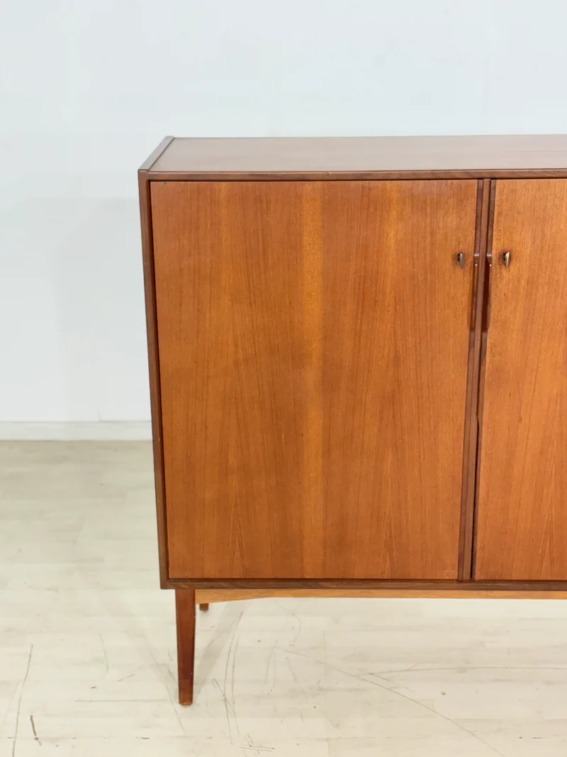 Vintage Teak Highboard / Sideboard / Wohnzimmerschrank / Wäscheschrank