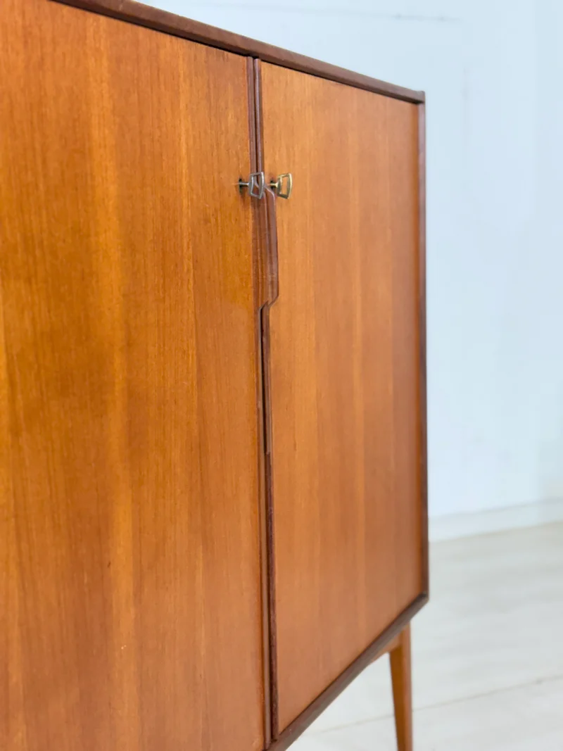 Vintage Teak Highboard / Sideboard / Wohnzimmerschrank / Wäscheschrank