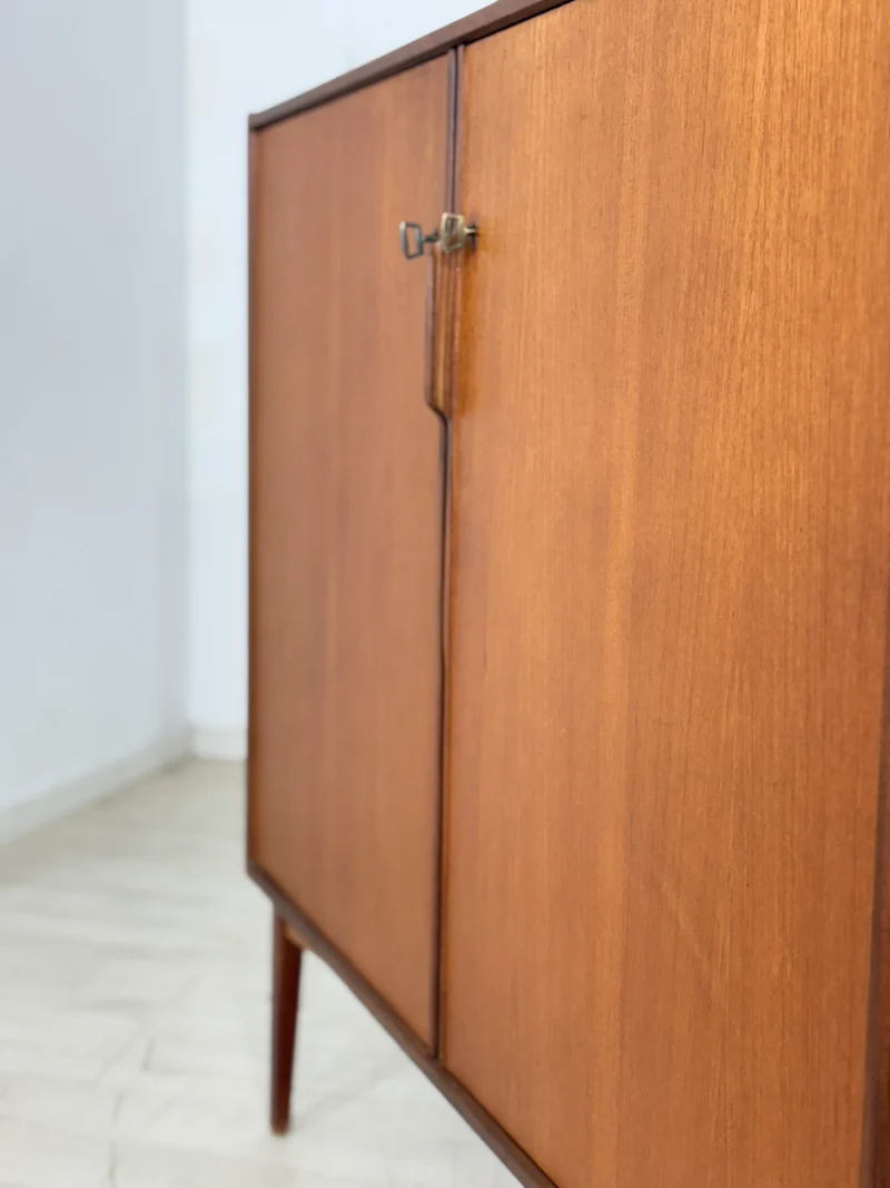 Vintage Teak Highboard / Sideboard / Wohnzimmerschrank / Wäscheschrank