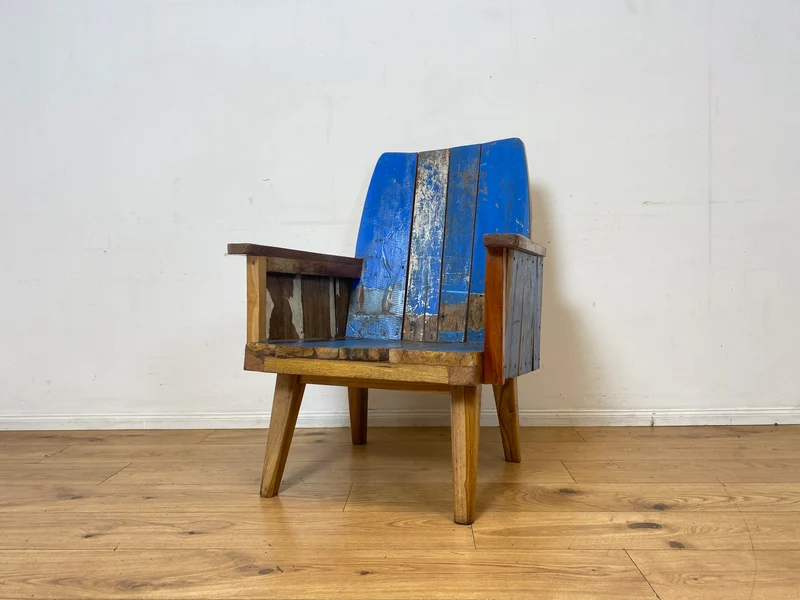 Einzigartiger Armlehnsessel handgefertigt aus altem Bootsholz in Originalfarben I Sessel Lesesessel Holzsessel Gartensessel Gartenmöbel Balkonmöbel Treibholz I