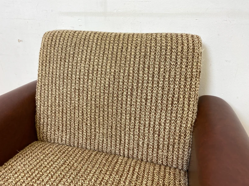 Kultiger Retro Sessel auf Rollen in beigem Wollbezug und Kunstleder Verkleidung I Clubsessel Lesesessel Ledersessel Sitzgarnitur Polstergarnitur Mid-Century 60er 70er I