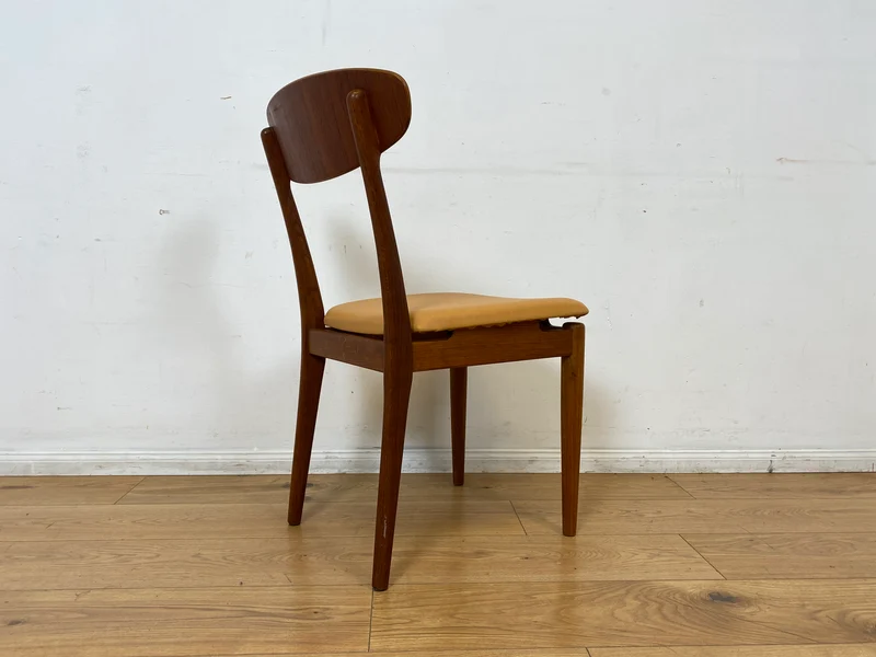 WMK I Stilvoller skandinavischer Mid-Century Designer Esszimmerstuhl von Farstrup aus Teakholz mit Kunstleder Bezug