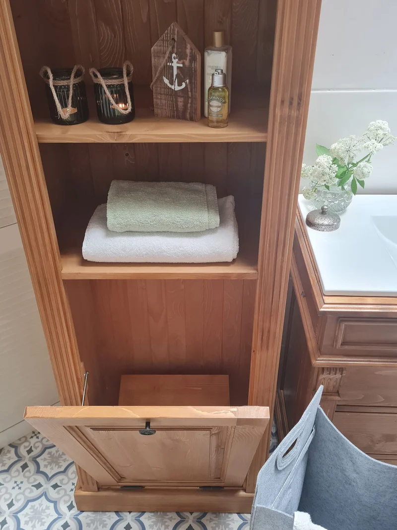 Arvid - Landhaus-Wäscheschrank im Gründerzeit-Stil