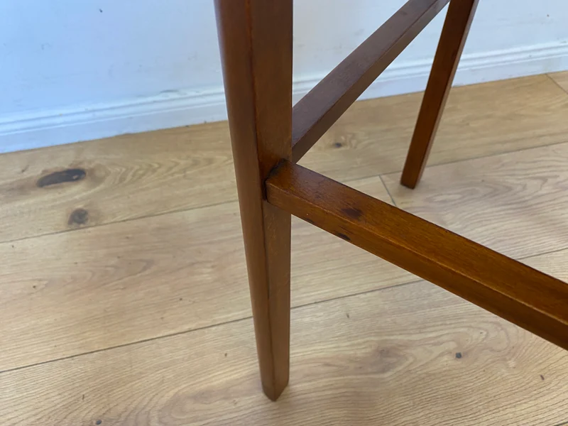 WMK I Edler und gut erhaltener kleiner skandinavischer Mid-Century Beistelltisch in Teakholz I Tisch Ablage Couchtisch Blumentisch Nachttisch Danish Design Vintage 60er Teak I