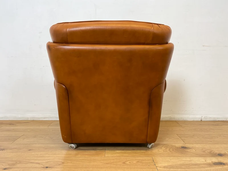 1/2 Schöner und sehr bequemer Mid-Century Sessel mit cognacfarbenem Echtleder Bezug