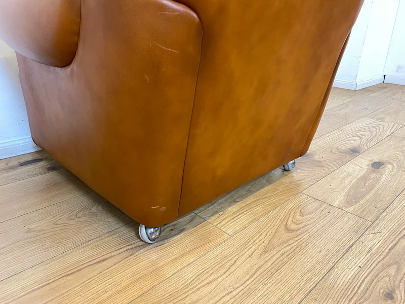 1/2 Schöner und sehr bequemer Mid-Century Sessel mit cognacfarbenem Echtleder Bezug
