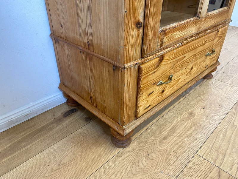 WMK I Eleganter antiker Schrank aus massivem Kiefernholz mit Glastüren & Schublade