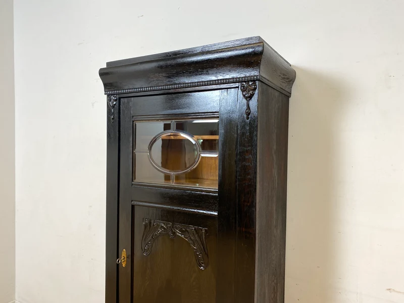 Zauberhafte dänische antike Vitrine I Vollholz mit facettiertem Originalglas, um 1900.