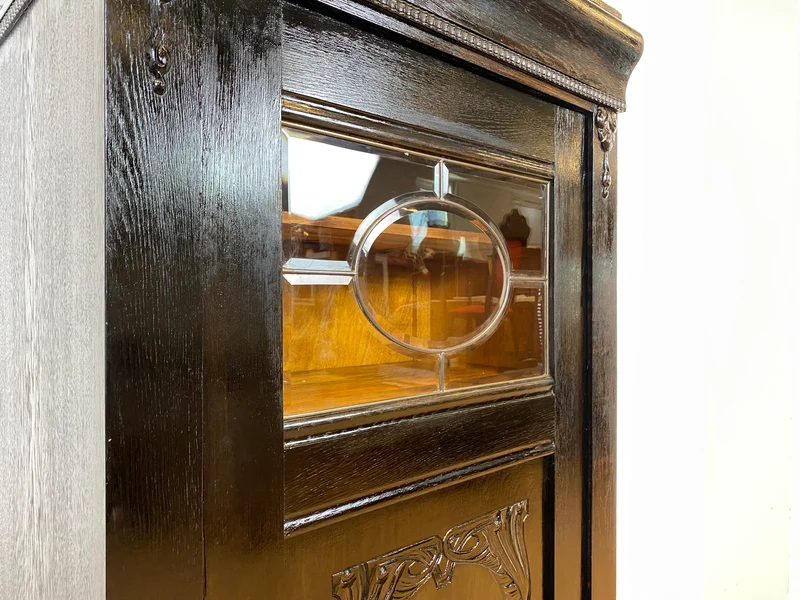 Zauberhafte dänische antike Vitrine I Vollholz mit facettiertem Originalglas, um 1900.