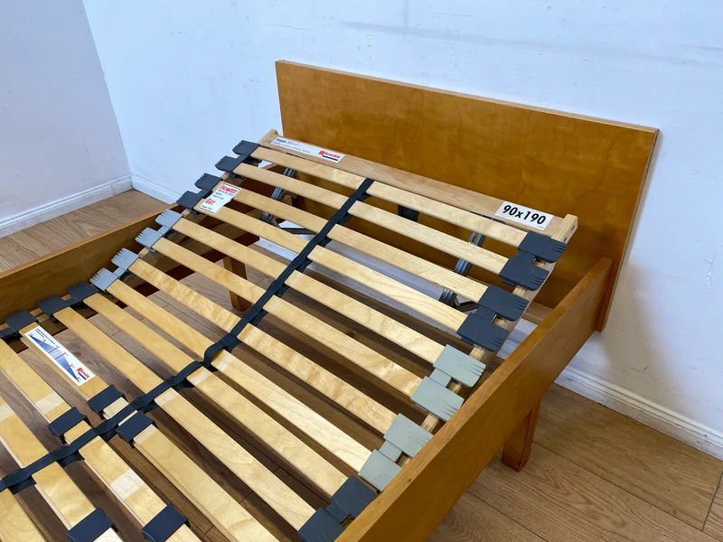 WMK I Stilvolles helles Mid-Century Einzelbett von VEB Hellerau aus 1965 mit verstellbarem 90x190 cm Lattenrost