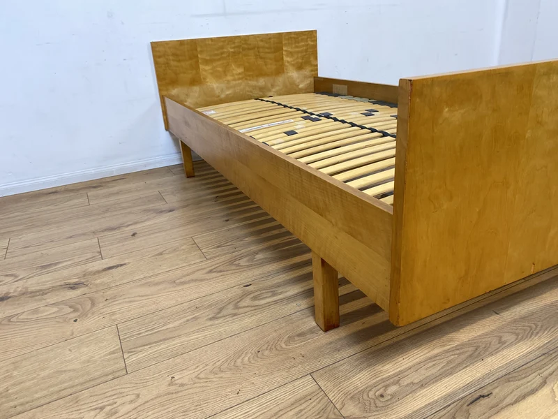 WMK I Stilvolles helles Mid-Century Einzelbett von VEB Hellerau aus 1965 mit verstellbarem 90x190 cm Lattenrost