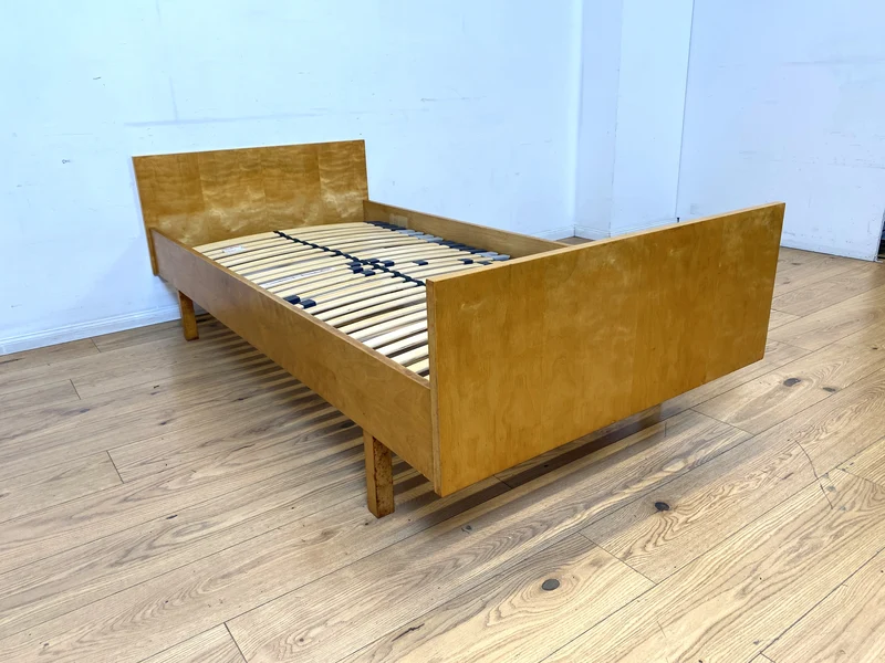 WMK I Stilvolles helles Mid-Century Einzelbett von VEB Hellerau aus 1965 mit verstellbarem 90x190 cm Lattenrost