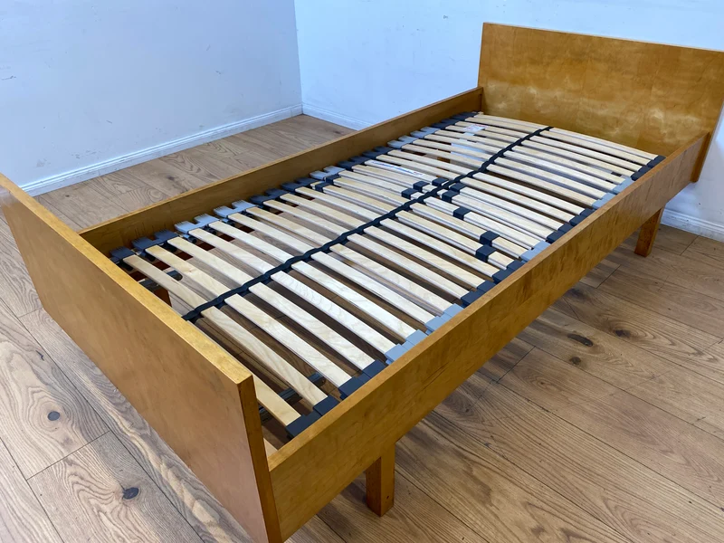 WMK I Stilvolles helles Mid-Century Einzelbett von VEB Hellerau aus 1965 mit verstellbarem 90x190 cm Lattenrost