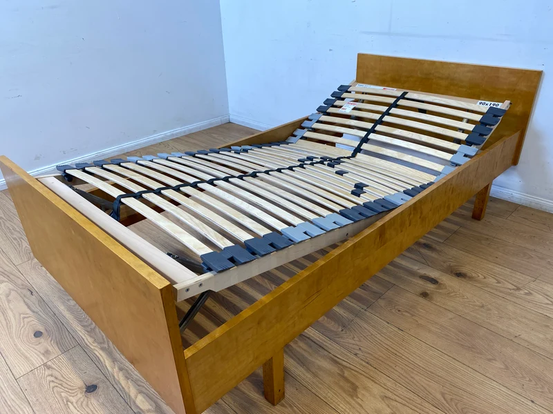 WMK I Stilvolles helles Mid-Century Einzelbett von VEB Hellerau aus 1965 mit verstellbarem 90x190 cm Lattenrost