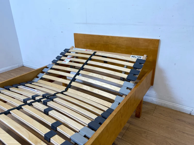 WMK I Stilvolles helles Mid-Century Einzelbett von VEB Hellerau aus 1965 mit verstellbarem 90x190 cm Lattenrost
