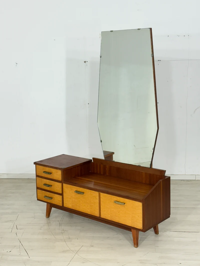 Sehr schöne Vintage Kommode / Sideboard / Frisierkommode / Flurschrank / Schlafzimmerschrank