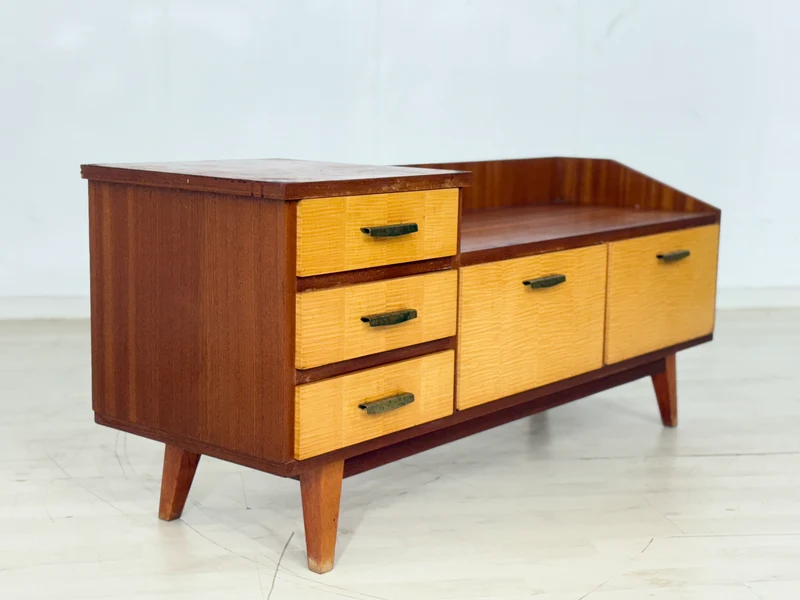Sehr schöne Vintage Kommode / Sideboard / Frisierkommode / Flurschrank / Schlafzimmerschrank