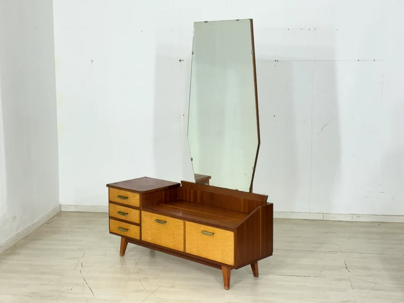 Sehr schöne Vintage Kommode / Sideboard / Frisierkommode / Flurschrank / Schlafzimmerschrank