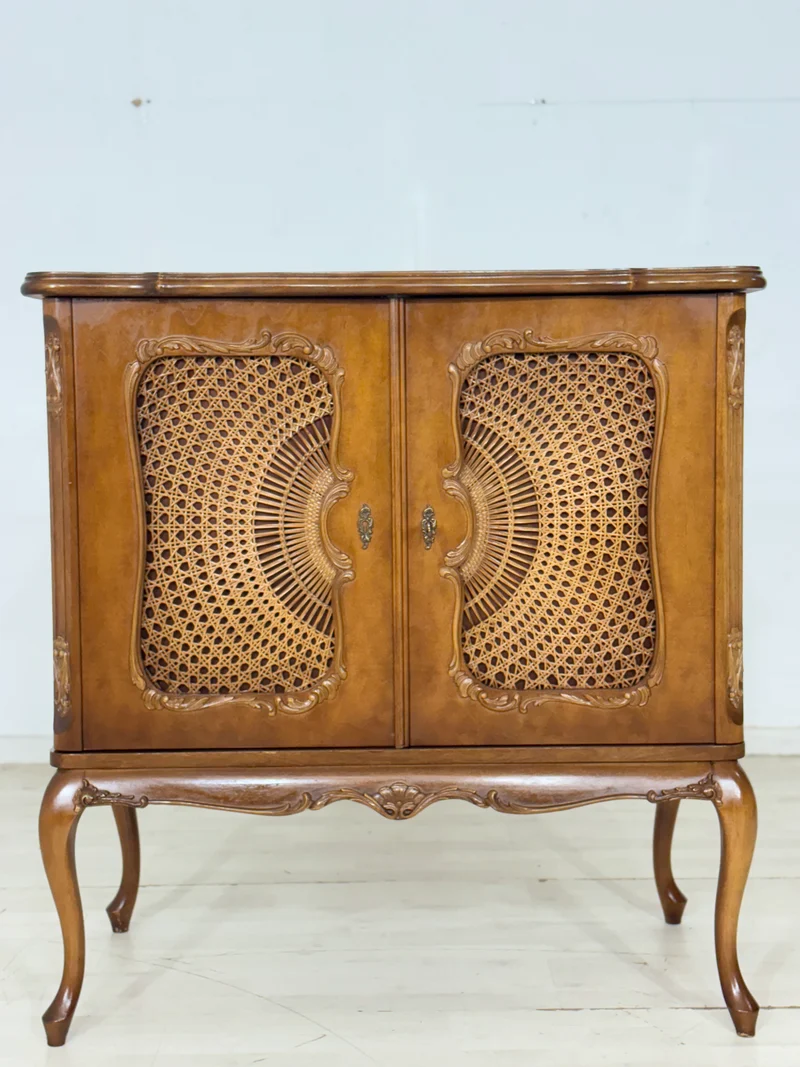 Antiker TV- & Phonoschrank im Barock-Stil / Kommode
