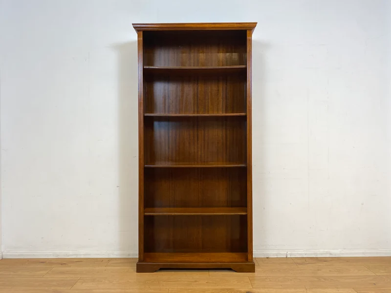 Elegantes und sehr gut erhaltenes Vintage Regal in englischem Stil mit verstellbaren Regalböden I Bücherregal Bücherschrank Holzregal Bookshelf Stilmöbel Regency I