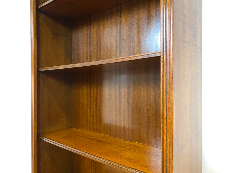 Elegantes und sehr gut erhaltenes Vintage Regal in englischem Stil mit verstellbaren Regalböden I Bücherregal Bücherschrank Holzregal Bookshelf Stilmöbel Regency I