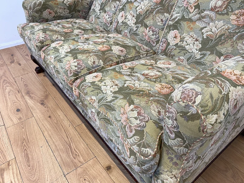 Wunderschönes skandinavisches antikes Sofa mit handverzierten Löwen Tatzen, grandiosem floralem Bezug und Federfüllung I Couch Liege Wohnzimmer Barock Rokoko Vintage I