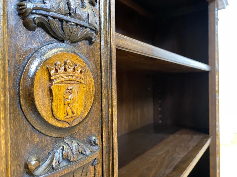 Besonderes antikes Regal handverziert mit Berliner Wappen, preußischen Adler und mächtigen Löwenfüßen I Vollholz Holzregal Bücherregal Bücherschrank Gründerzeit Kaiser Bär Historismus Vintage I