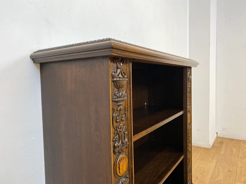 Besonderes antikes Regal handverziert mit Berliner Wappen, preußischen Adler und mächtigen Löwenfüßen I Vollholz Holzregal Bücherregal Bücherschrank Gründerzeit Kaiser Bär Historismus Vintage I