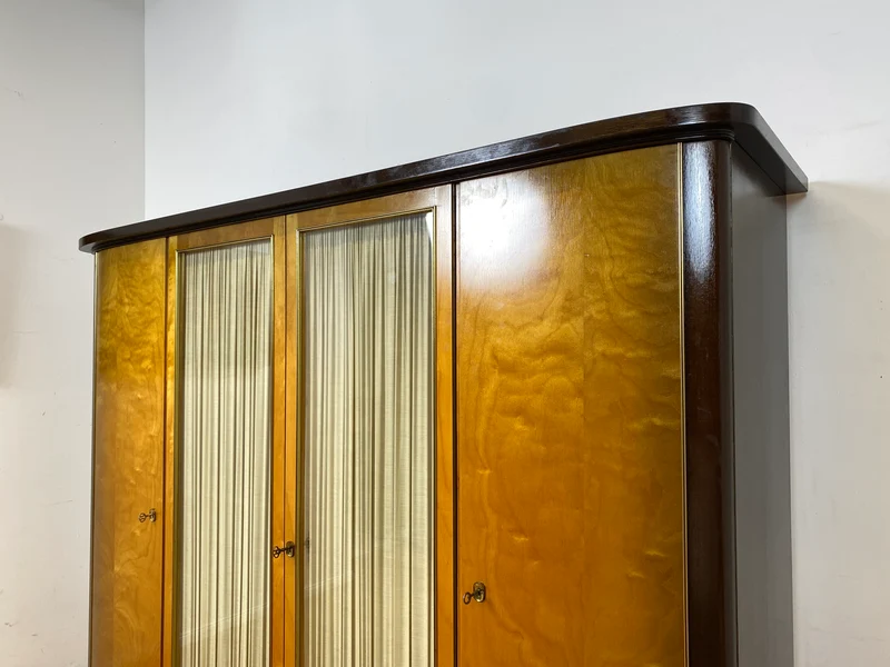 Stilvoller & hochwertiger Mid-Century Kleiderschrank mit Glastüren und Vorhängen I Vollholz I Schrank Schlafzimmerschrank Wäscheschrank Wardrobe Rockabilly Vintage 50er 60er