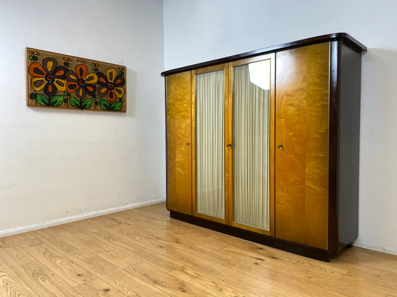 Stilvoller & hochwertiger Mid-Century Kleiderschrank mit Glastüren und Vorhängen I Vollholz I Schrank Schlafzimmerschrank Wäscheschrank Wardrobe Rockabilly Vintage 50er 60er