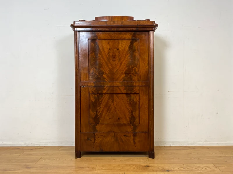 Hochwertiger handpolierter antiker Wäscheschrank in edlem Nussbaum I Biedermeier um 1850 I Schrank Kleiderschrank Highboard Bücherschrank Anrichte Flurschrank Vintage I
