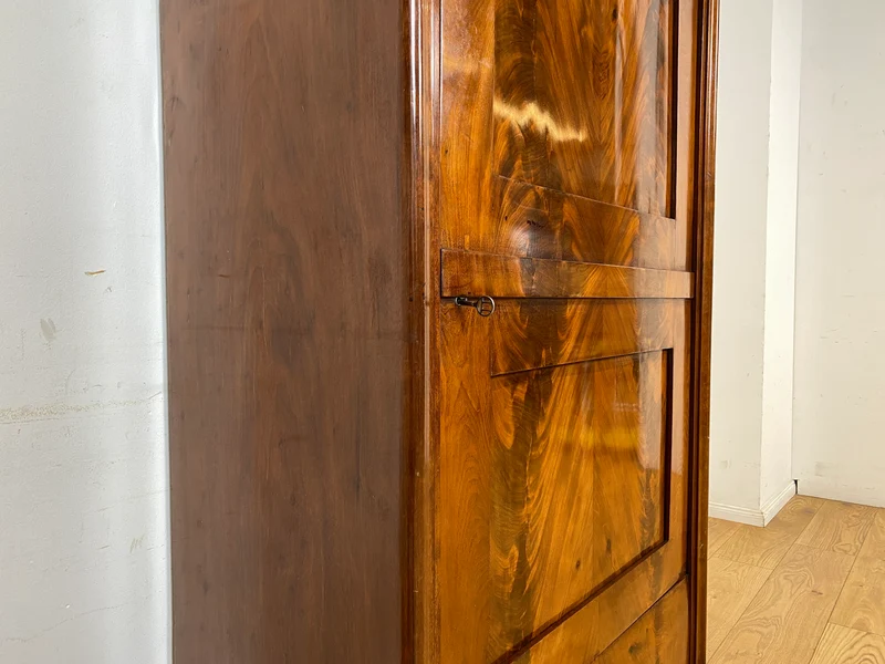 Hochwertiger handpolierter antiker Wäscheschrank in edlem Nussbaum I Biedermeier um 1850 I Schrank Kleiderschrank Highboard Bücherschrank Anrichte Flurschrank Vintage I