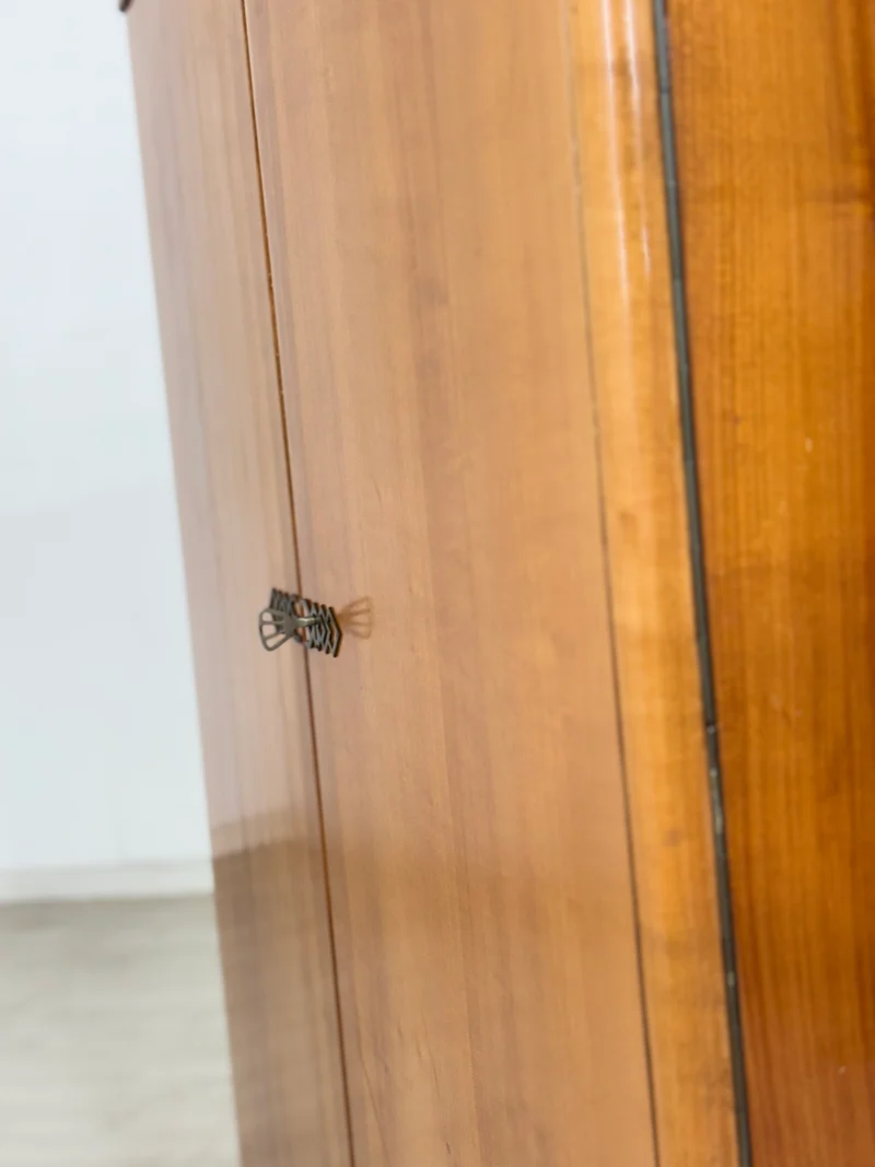 Vintage Wäscheschrank / Mid-Century Kleiderschrank / 60er Jahre Schrank