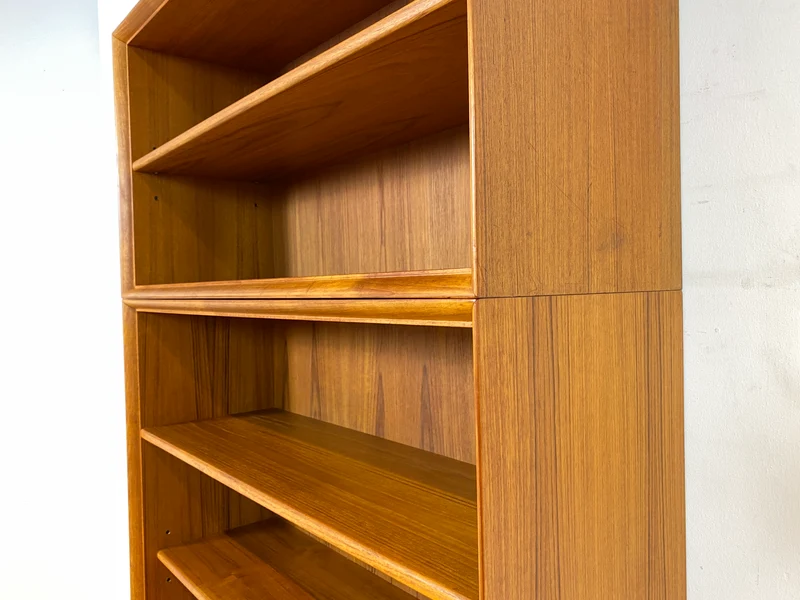 Hochwertiger Vintage Bücherschrank von Strobeck in skandinavischem Stil I Teakholz I Regal Bücherregal Holzregal Kommode Danish Design Mid-Century Vintage Teak 70er I